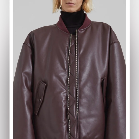The Frankie Shop ASTRA FAUX LEATHER BOMBER JACKET - BURGUNDY - Picture 4 of 10